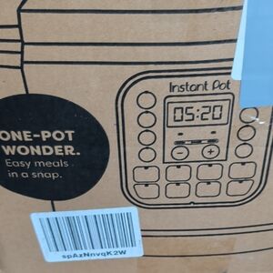 Instant Pot Multi-Function Cooker 8qts